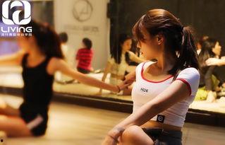 成人兴趣班舞蹈视频,跟随兴趣班舞蹈视频，解锁舞蹈魅力之旅