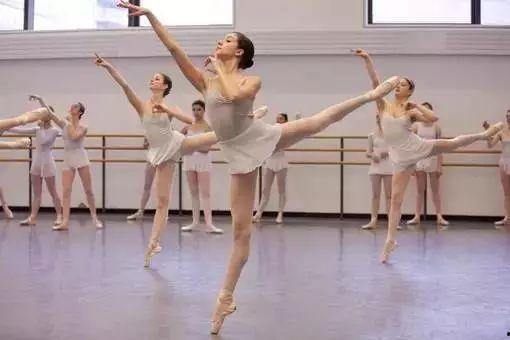 舞蹈压胯成人古装视频