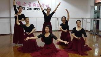 剪花女成人独舞视频,独舞演绎生命韵律