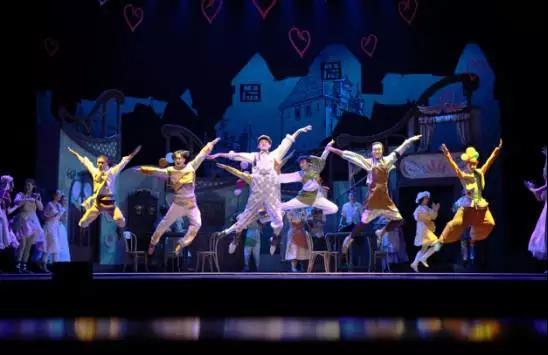 剪花女成人独舞视频,独舞演绎生命韵律