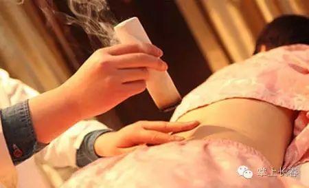 成人艾灸后背好吗图片视频,缓解疲劳，养生保健的神奇之旅